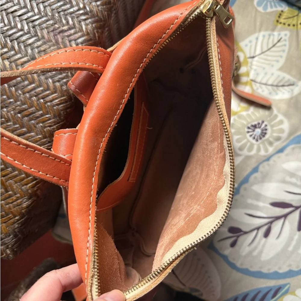 Portland Leather Classic Tote Backpack in Satsuma - Picture 5 of 6
